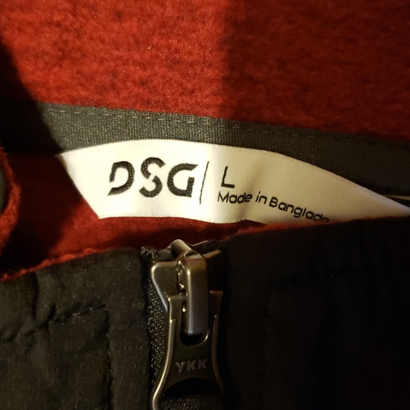Large DSW sweater - Picture 2 of 3